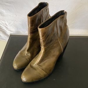 Rag & Bone Forest Green Newbury ankle boots. Size 40.